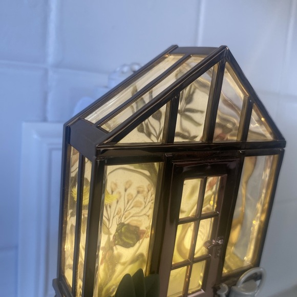Bath & Body Works Green House Flower Wallflowers Plug Light Up Nightlight - Picture 2 of 16